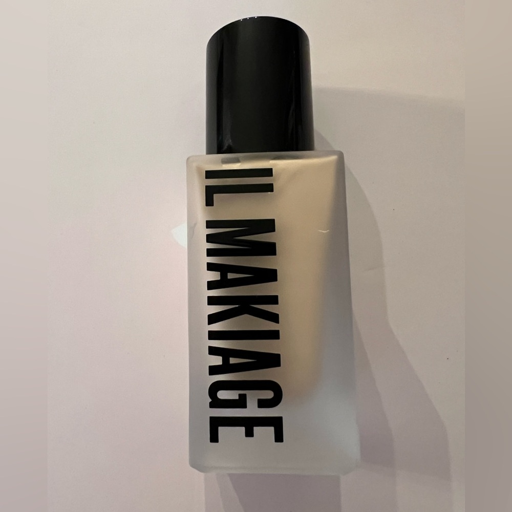IL MAKIAGE Flawless Base Foundation. Shade 035 I Woke Up Like This.